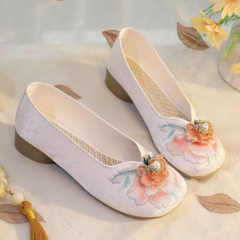 Sepatu Kain Bordir Hak Rendah  - Summer Cloth ulasan dan harga